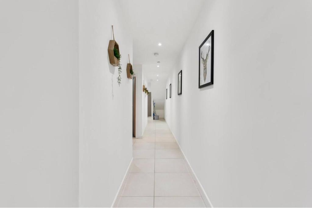 Modern Spacious Three Bedrooms With Private Garden 카디프 외부 사진