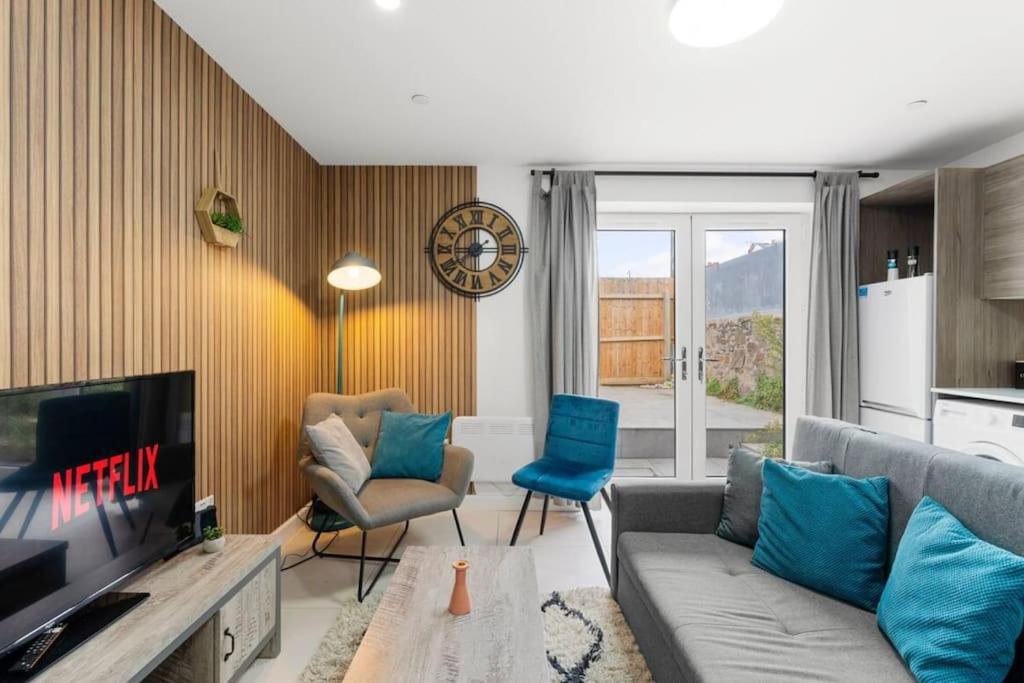 Modern Spacious Three Bedrooms With Private Garden 카디프 외부 사진